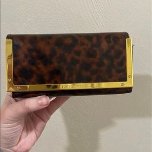 - Tory Burch tortoise hard shell brown and gold tone Magnetic case …